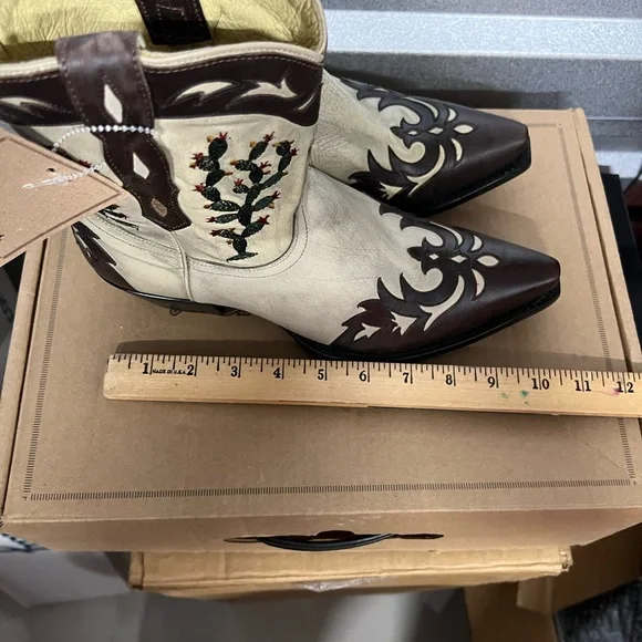 Brown and Cream Ankle Boots with Western Embroidery cactus women 8.5 - Picture 8 of 9